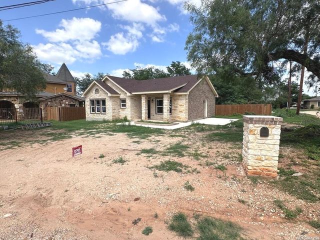 8207 1st, Somerset, TX 78069