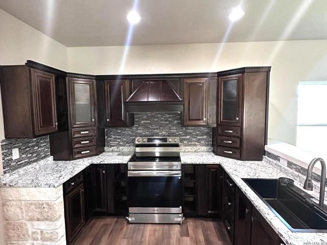 8207 1st, Somerset, TX 78069