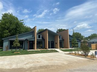 207 E 3rd Street N B, Owasso, OK 74055