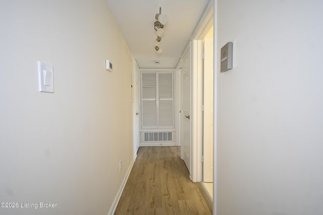 1278 Parkway Gardens Ct APT 127, Louisville, KY 40217