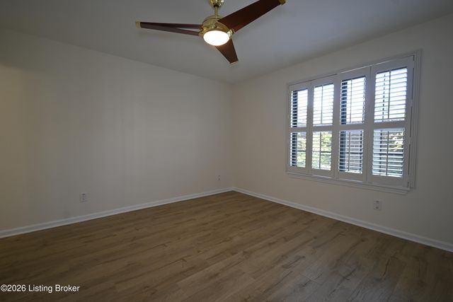 1278 Parkway Gardens Ct APT 127, Louisville, KY 40217