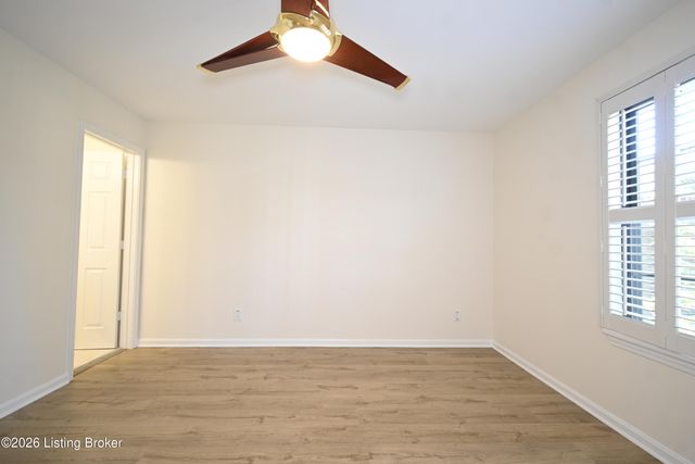 1278 Parkway Gardens Ct APT 127, Louisville, KY 40217