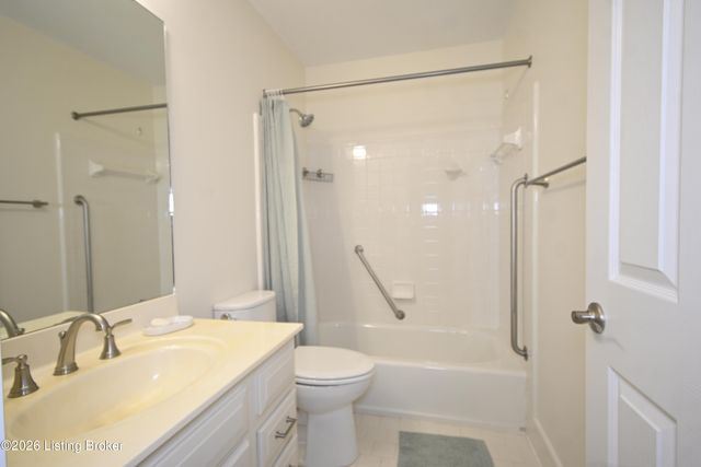 1278 Parkway Gardens Ct APT 127, Louisville, KY 40217