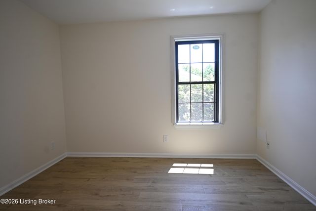 1278 Parkway Gardens Ct APT 127, Louisville, KY 40217