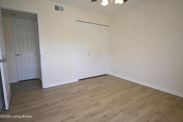 1278 Parkway Gardens Ct APT 127, Louisville, KY 40217