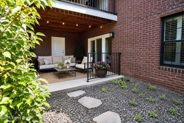 1278 Parkway Gardens Ct APT 127, Louisville, KY 40217