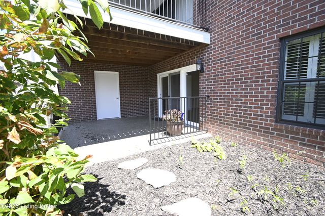 1278 Parkway Gardens Ct APT 127, Louisville, KY 40217