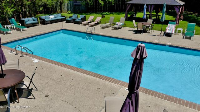 1278 Parkway Gardens Ct APT 127, Louisville, KY 40217
