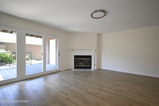 1278 Parkway Gardens Ct APT 127, Louisville, KY 40217