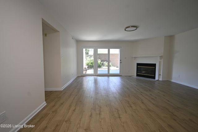 1278 Parkway Gardens Ct APT 127, Louisville, KY 40217