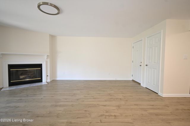 1278 Parkway Gardens Ct APT 127, Louisville, KY 40217