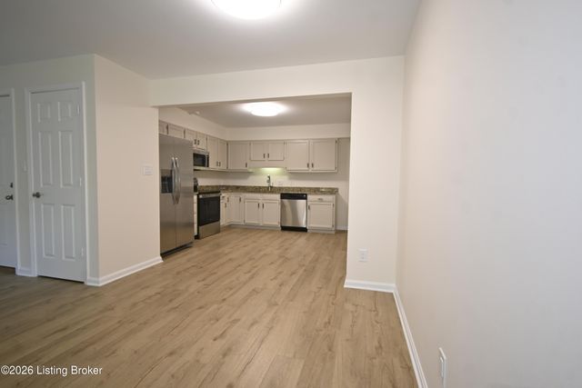 1278 Parkway Gardens Ct APT 127, Louisville, KY 40217