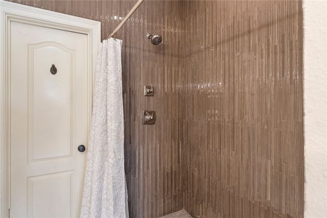 492 E Fairway Lane, Fayetteville, AR 72701