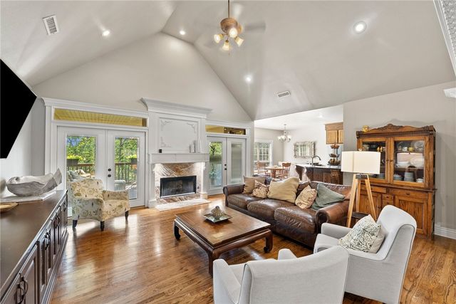 492 E Fairway Lane, Fayetteville, AR 72701