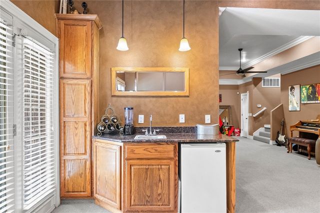 492 E Fairway Lane, Fayetteville, AR 72701