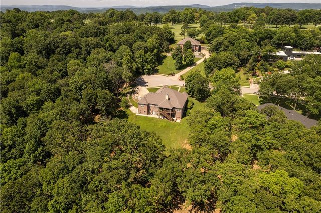 492 E Fairway Lane, Fayetteville, AR 72701