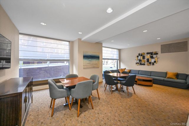 6636 Yellowstone Boulevard 2C, Forest Hills, NY 11375