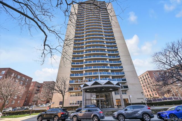 6636 Yellowstone Boulevard 2C, Forest Hills, NY 11375