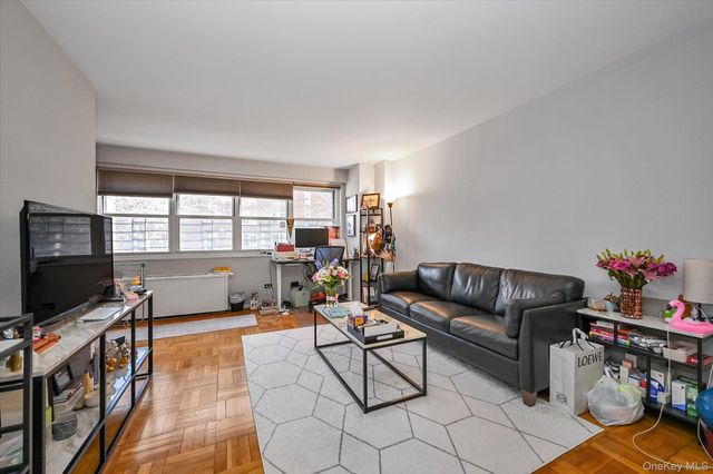 6636 Yellowstone Boulevard 2C, Forest Hills, NY 11375
