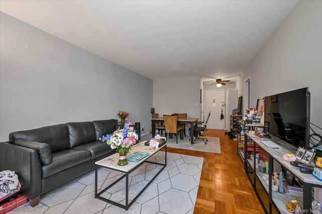 6636 Yellowstone Boulevard 2C, Forest Hills, NY 11375