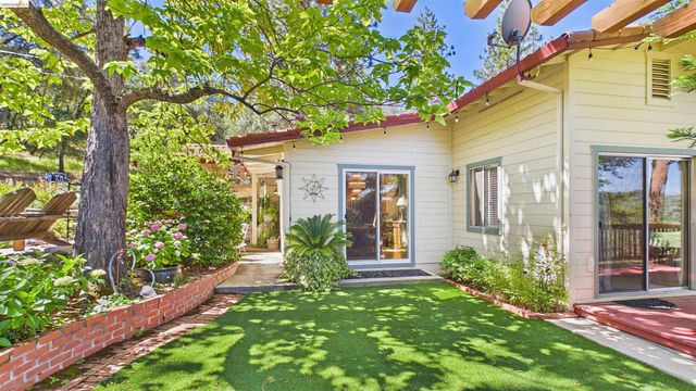 18102 Mount Eaton Road, Tuolumne, CA 95379