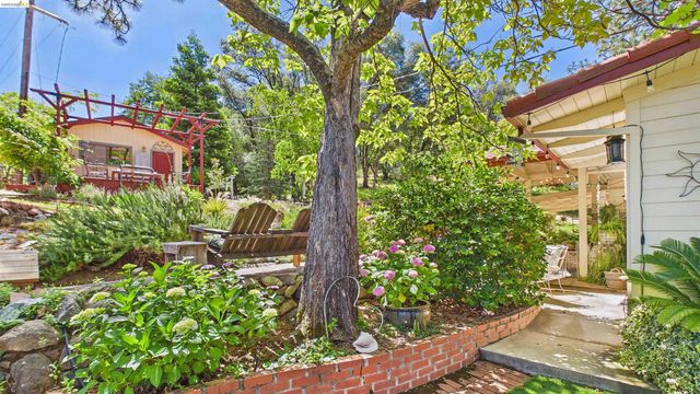 18102 Mount Eaton Road, Tuolumne, CA 95379
