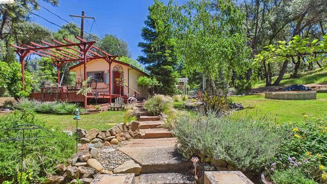 18102 Mount Eaton Road, Tuolumne, CA 95379