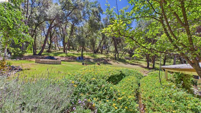 18102 Mount Eaton Road, Tuolumne, CA 95379