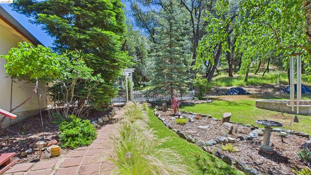 18102 Mount Eaton Road, Tuolumne, CA 95379