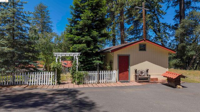 18102 Mount Eaton Road, Tuolumne, CA 95379