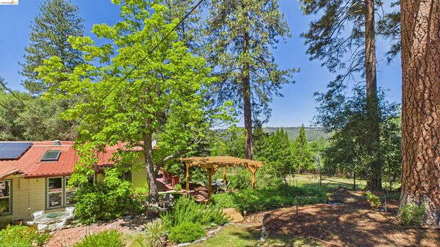 18102 Mount Eaton Road, Tuolumne, CA 95379