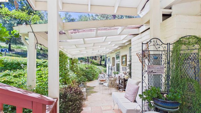 18102 Mount Eaton Road, Tuolumne, CA 95379