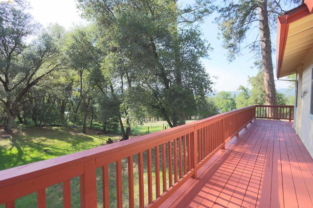 18102 Mount Eaton Road, Tuolumne, CA 95379