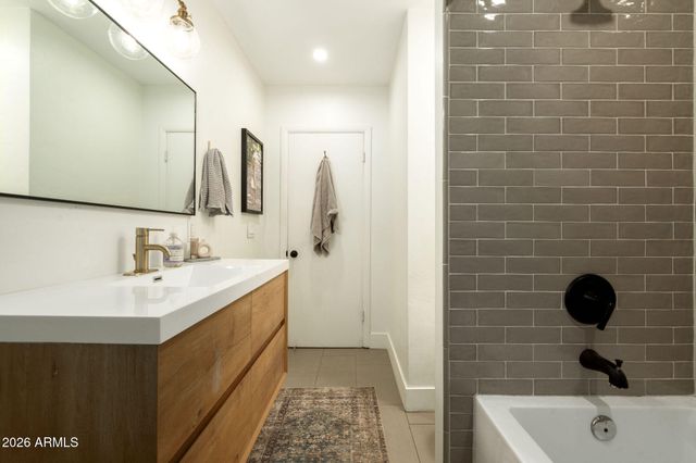 547 W ORANGEWOOD Avenue, Phoenix, AZ 85021