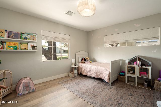 547 W ORANGEWOOD Avenue, Phoenix, AZ 85021