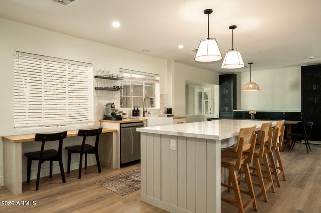 547 W ORANGEWOOD Avenue, Phoenix, AZ 85021