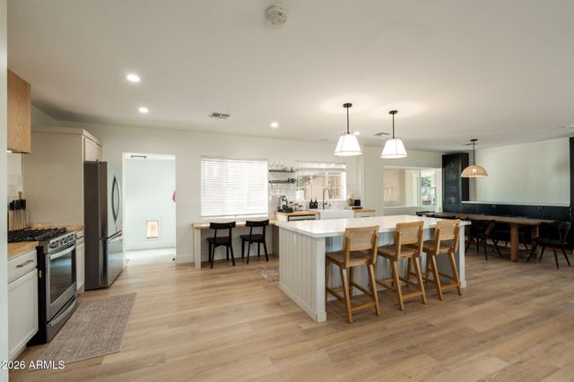 547 W ORANGEWOOD Avenue, Phoenix, AZ 85021