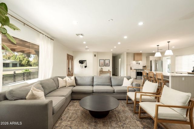 547 W ORANGEWOOD Avenue, Phoenix, AZ 85021