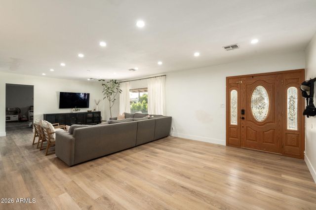 547 W ORANGEWOOD Avenue, Phoenix, AZ 85021