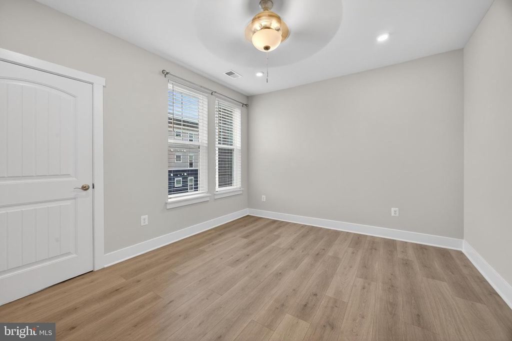 Image 11 of property listing at 212 SWITCHGRASS WAY #34, Chester, MD 21619