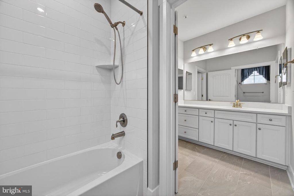 Image 13 of property listing at 212 SWITCHGRASS WAY #34, Chester, MD 21619