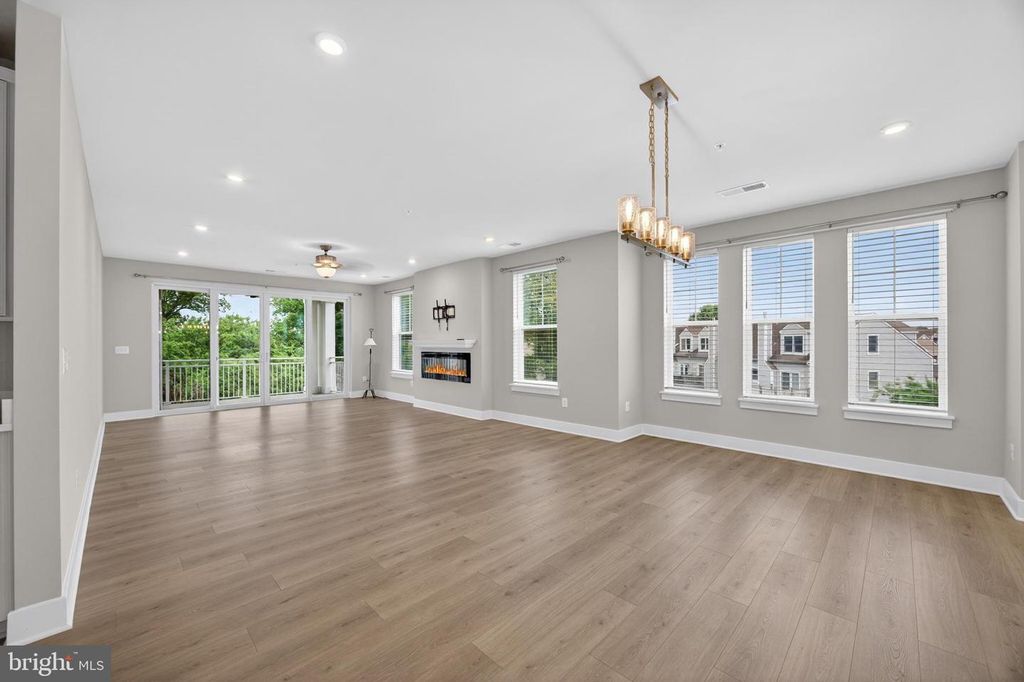 Image 3 of property listing at 212 SWITCHGRASS WAY #34, Chester, MD 21619