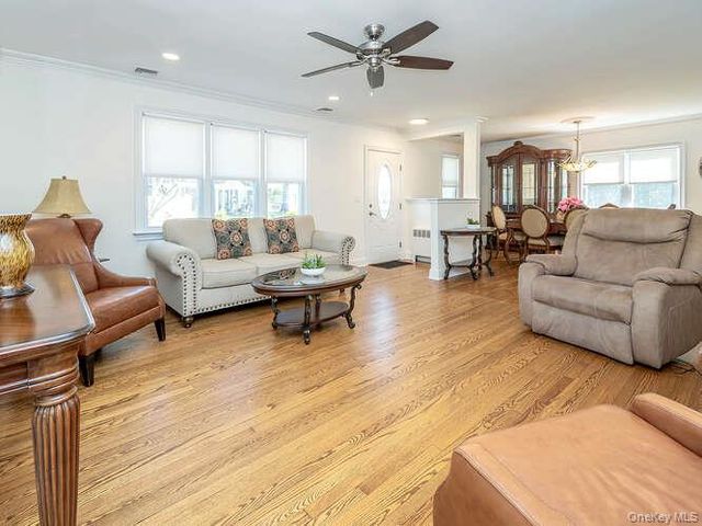 1 Roosevelt Street, Glen Cove, NY 11542
