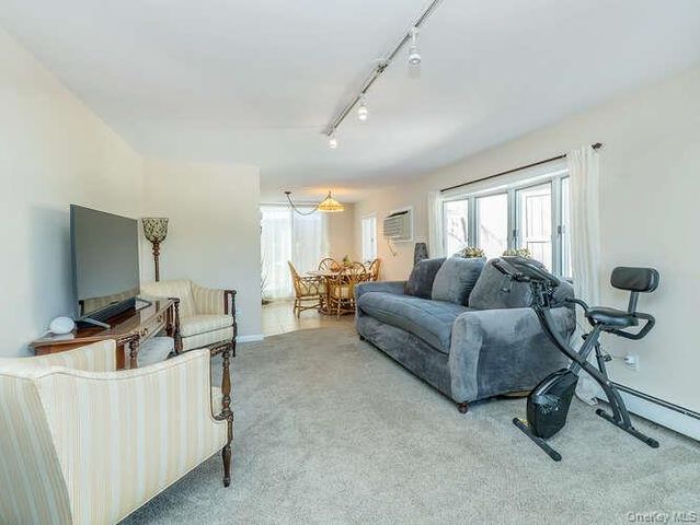 1 Roosevelt Street, Glen Cove, NY 11542