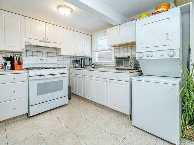 1 Roosevelt Street, Glen Cove, NY 11542
