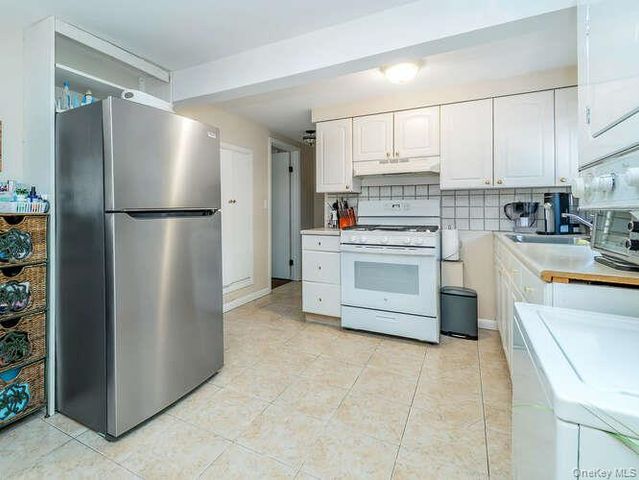 1 Roosevelt Street, Glen Cove, NY 11542