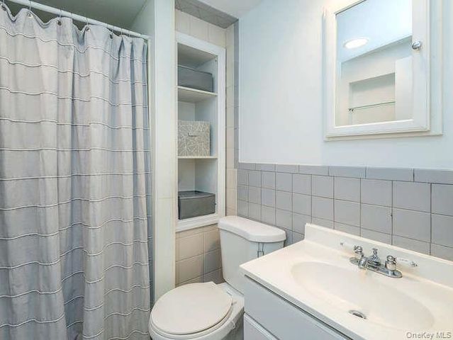 1 Roosevelt Street, Glen Cove, NY 11542