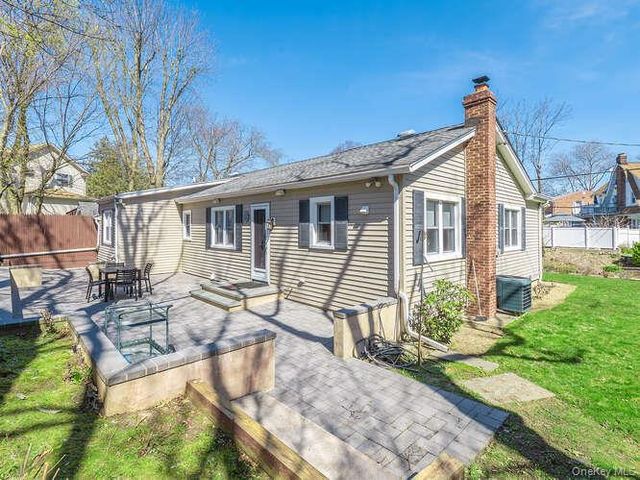 1 Roosevelt Street, Glen Cove, NY 11542