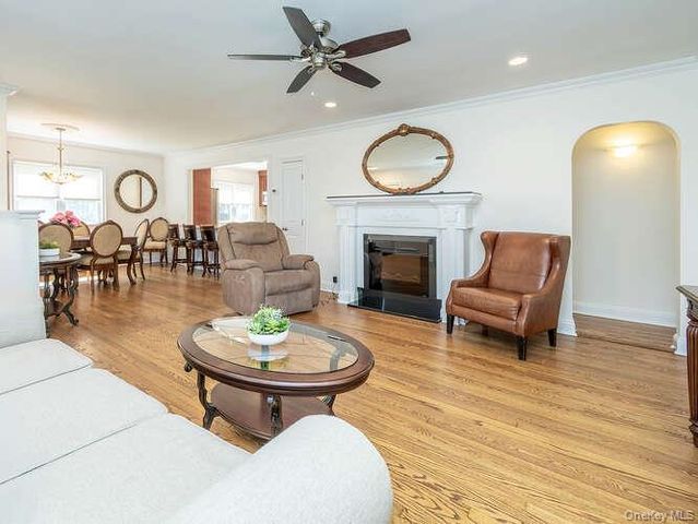 1 Roosevelt Street, Glen Cove, NY 11542