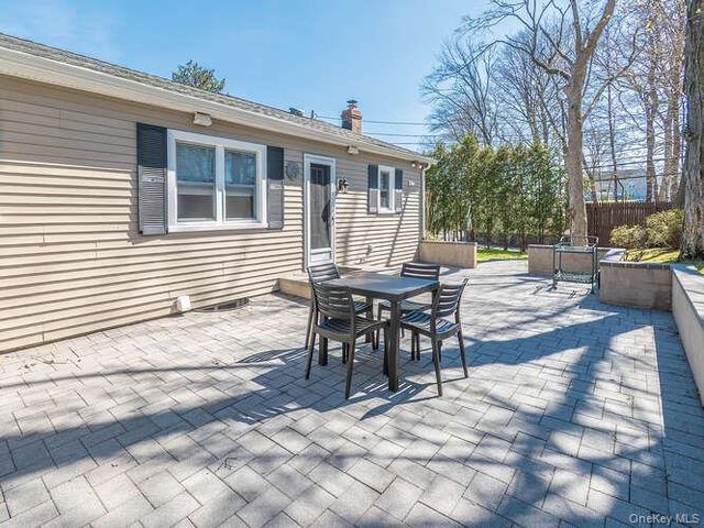 1 Roosevelt Street, Glen Cove, NY 11542